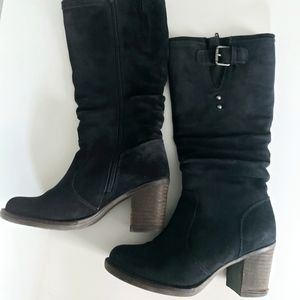 Ladies suede boots